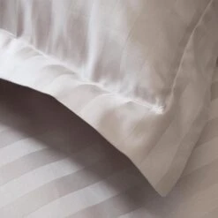 Dekbedovertrek Damai Linea Glacier Satijn-200x200/220 -Kwaliteit Geselecteerde Dekbedovertrekkenwinkel 1000057334 0101