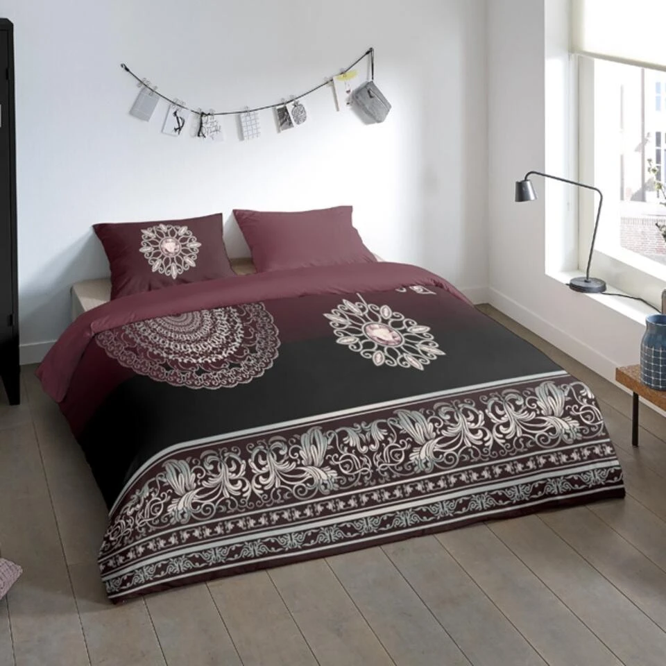 Pure Dekbedovertrek "Asiya" - Bordeaux - (240x220 Cm) 4 Pure Dekbedovertrek "Asiya" - Bordeaux - (240x220 Cm) - Afbeelding 2