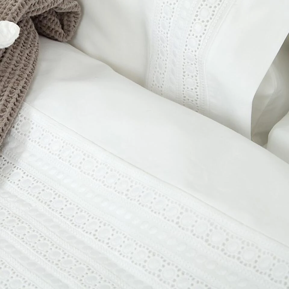 Town & Country Dekbedovertrek Camilla Wit-Lits-jumeaux (240 X 200/220 Cm) 4 Town & Country Dekbedovertrek Camilla Wit-Lits-jumeaux (240 X 200/220 Cm) - Afbeelding 2