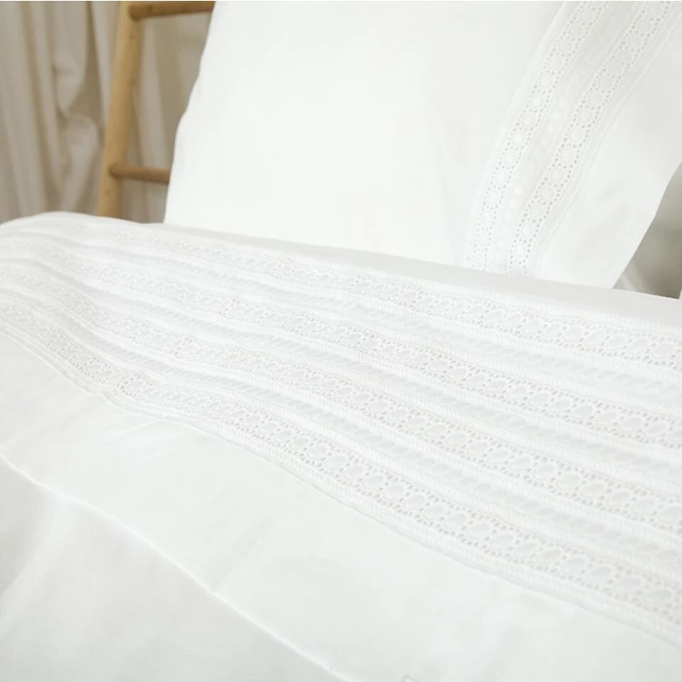 Town & Country Dekbedovertrek Camilla Wit-Lits-jumeaux (240 X 200/220 Cm) 3 Town & Country Dekbedovertrek Camilla Wit-Lits-jumeaux (240 X 200/220 Cm)